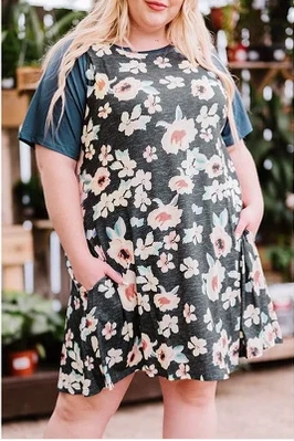 Pakaian Midi T-shirt Kontras Bunga Plus Saiz